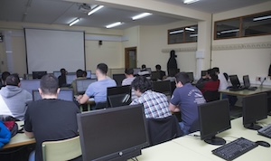 Alumnado del IES San Juan de la Cruz en el aula de informática